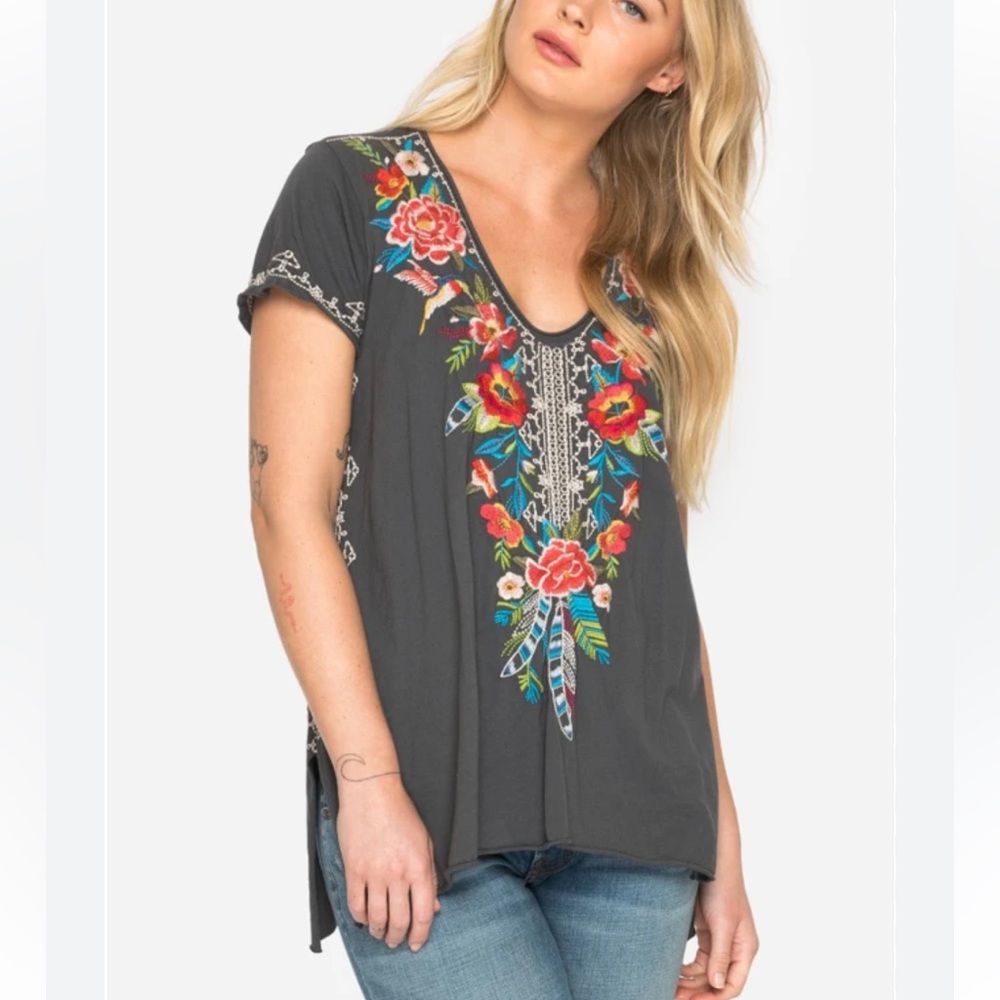 Johnny Was Sakura Drape Top size M Gray Embroidered Floral Hummingbird V-Neck